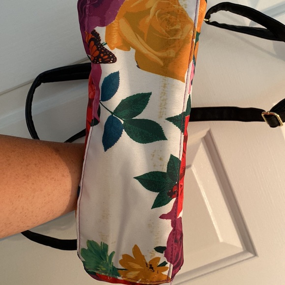 New Floral Shoulder Bag - Picture 3 of 3
